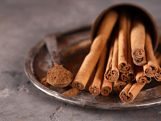 Корица по аюрведе: польза, рецепты и влияние на все доши