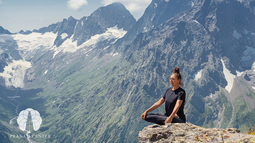 медитация в горах фото