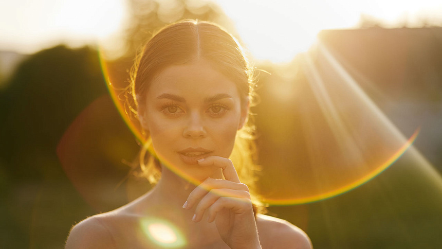 девушка в лучах фото