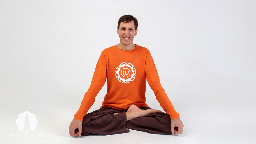 Полулотос (ардха падмасана) фото